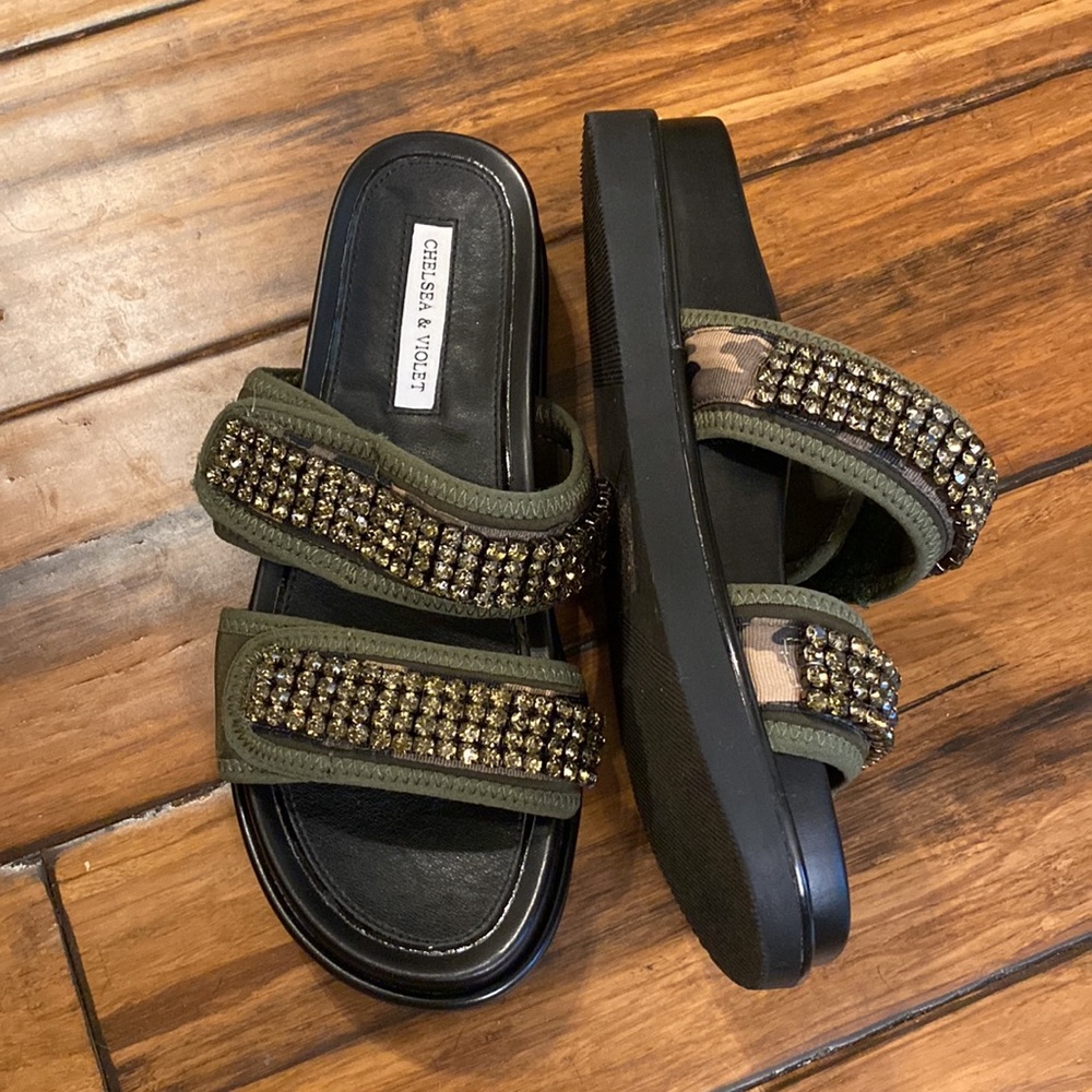 Sandals casual semi new color camouflage and sparkles ✨ size 7.5. Very cute - Picture 5 of 5
